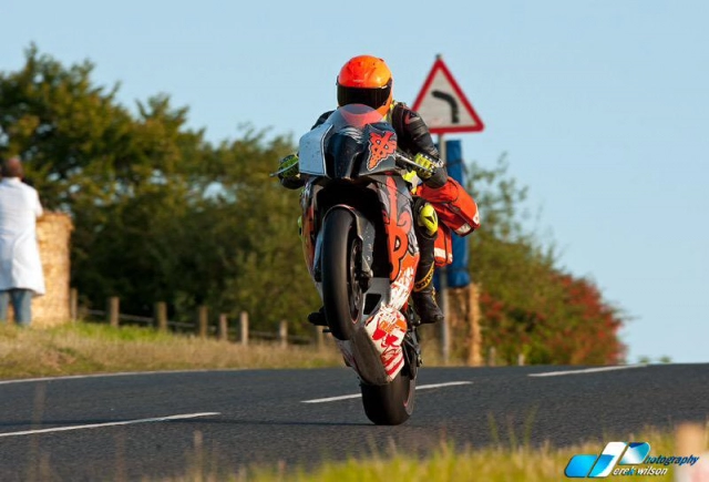 Bác sĩ trong isle of man tt chọn ktm cr8 làm phương tiện cứu nạn - 1