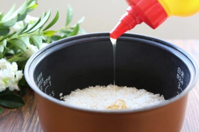 Bí quyết để cơm không bị nhanh thiu trong ngày nắng nóng - 2