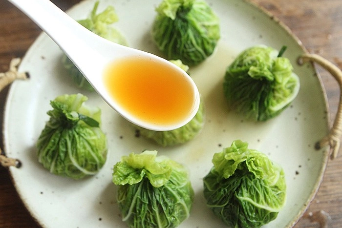 Cải thảo làm kim chi mãi cũng chán đem bó thịt thế này được món ngon đãi khách - 8