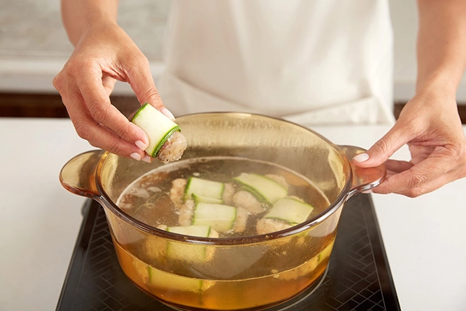 Canh bí ngòi cuộn tôm đậm đà nhờ công thức và gia vị bí mật của masterchef tuyết phạm - 5