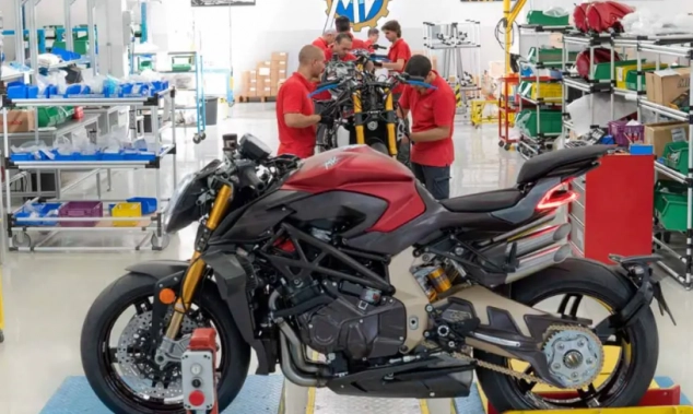 Điểm khác biệt giữa mv agusta brutale 1000rc - rr với brutale 1000 serie oro - 1