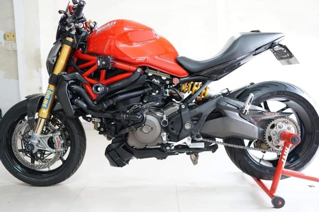 Ducati monster 1200s độ nhẹ nhàng với dàn đồ chơi kinh điển của biker việt - 1