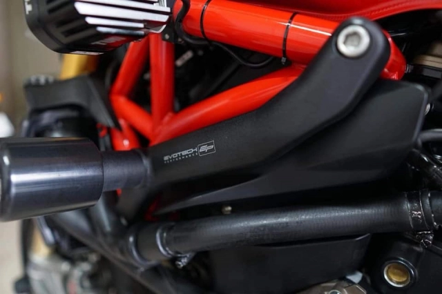 Ducati monster 1200s độ nhẹ nhàng với dàn đồ chơi kinh điển của biker việt - 7