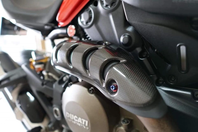 Ducati monster 1200s độ nhẹ nhàng với dàn đồ chơi kinh điển của biker việt - 9