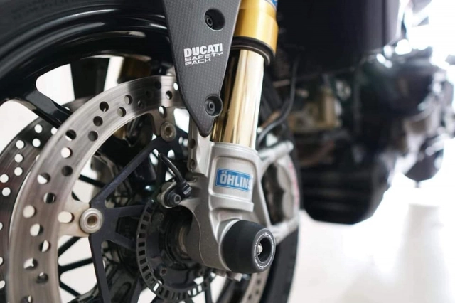 Ducati monster 1200s độ nhẹ nhàng với dàn đồ chơi kinh điển của biker việt - 11