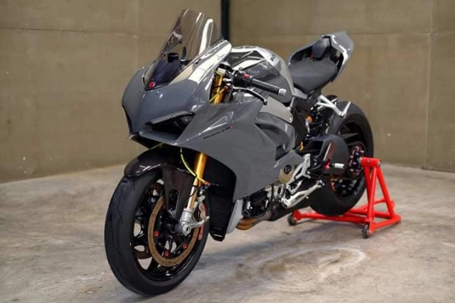 Ducati panigale v4 độ ngoài sức tưởng tượng với gam màu xám xi măng - 1