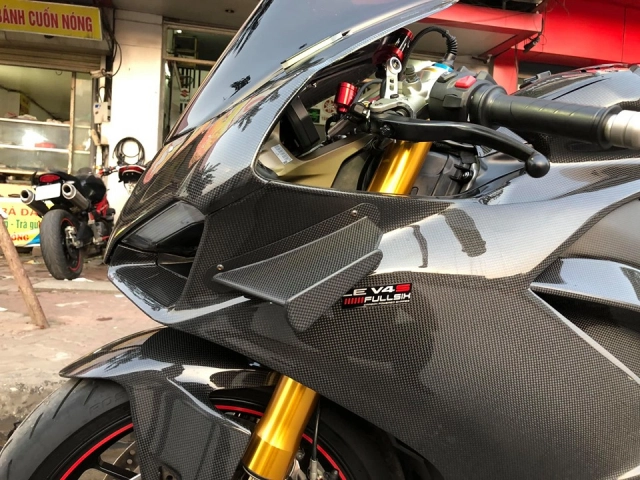 Ducati panigale v4 s độ chất lừ với dàn áo full carbon của biker việt - 1