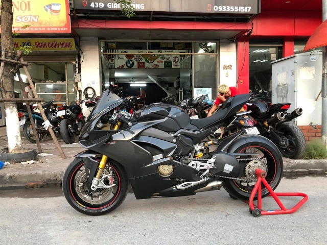 Ducati panigale v4 s độ chất lừ với dàn áo full carbon của biker việt - 3