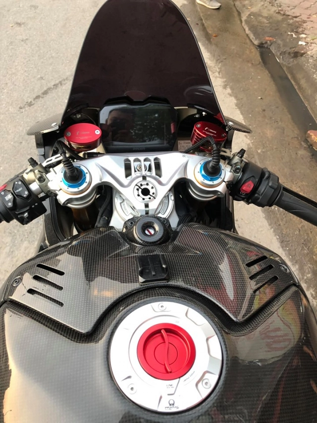 Ducati panigale v4 s độ chất lừ với dàn áo full carbon của biker việt - 5