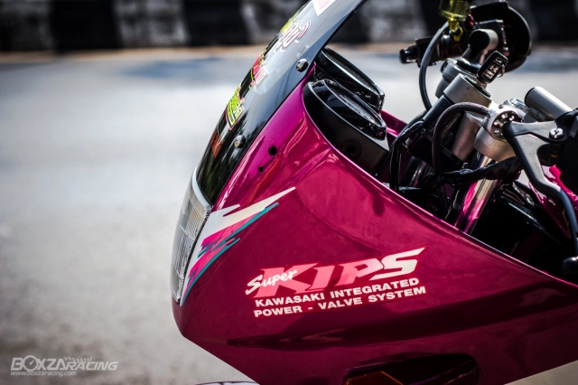 Kawasaki kips 150 độhuyền thoại 2 thì trở nên ngọt ngào với bộ áo sắc hồng - 1