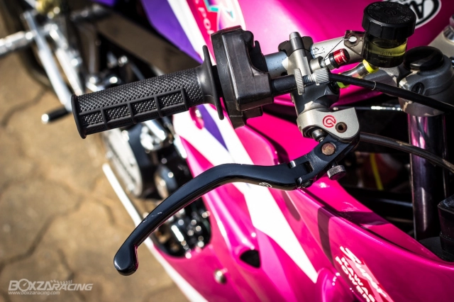 Kawasaki kips 150 độhuyền thoại 2 thì trở nên ngọt ngào với bộ áo sắc hồng - 4