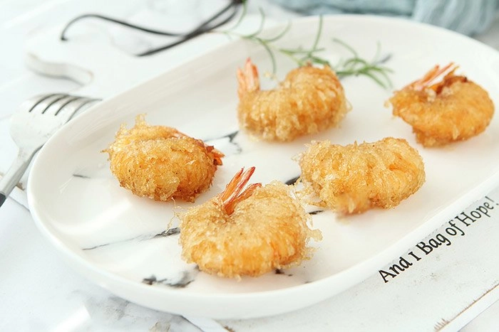Lấy sợi miến cuốn vào tôm tưởng trò đùa 10 phút sau được món ngon không tưởng - 7