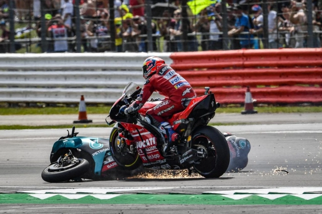 motogp 2019 marquez nổi điên vì 2 thất bại liên tiếp ở góc cua cuối đường đua - 4
