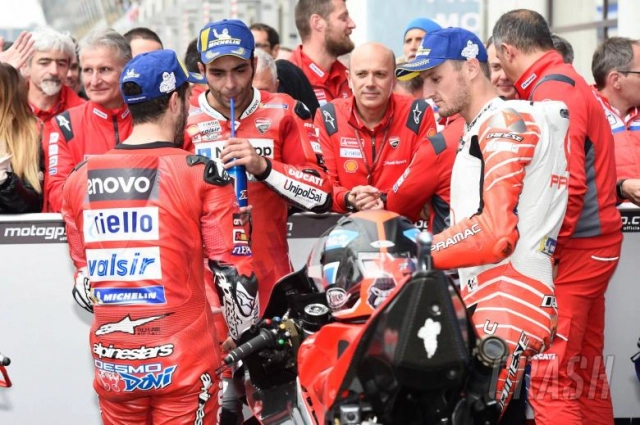 motogp ducati ra mắt cùng lúc 4 chiếc desmosedici gp20 để tranh tài vào năm sau - 1