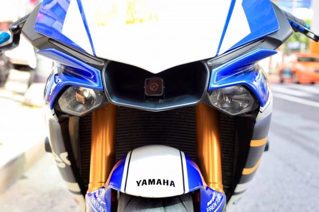 Yamaha r1 độ sặc sỡ với gam màu nóng bỏng - 3