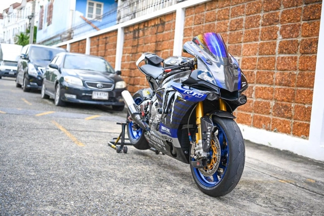 Yamaha r1m độ siêu ấn tượng với phong cách đường đua monster gp - 8