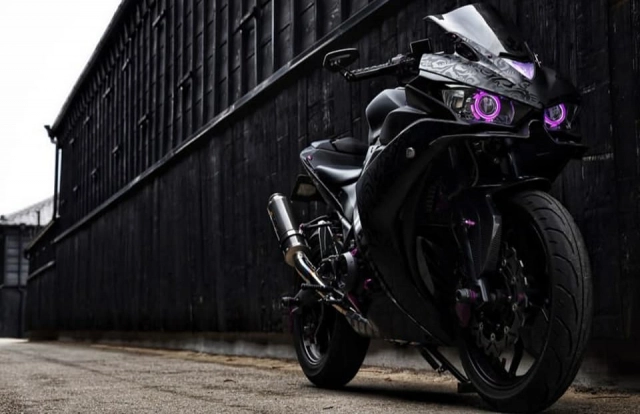 Yamaha r3 độ lôi cuốn với phong cách black pink - 8