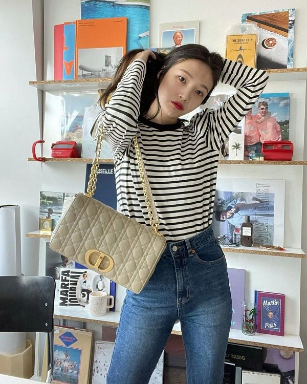 10 set đồ sang chảnh của sao hàn nàng ghim ngay mặc đẹp ngày hà nội mưa lạnh - 4