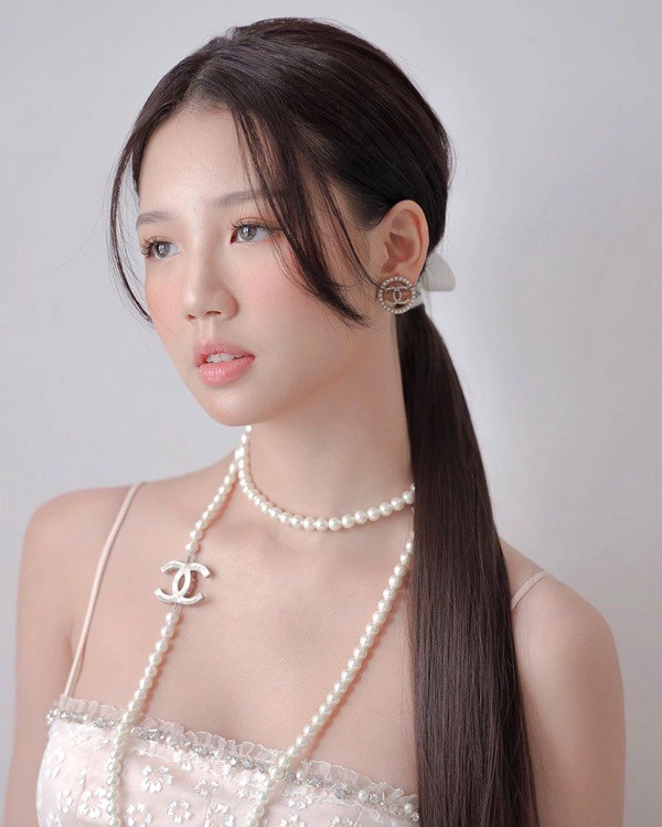 3 mỹ nhân việt-hàn tranh nhau diện chiếc cài tóc ngọc trai nàng sắm ngay để bắt trend kịp thời - 7