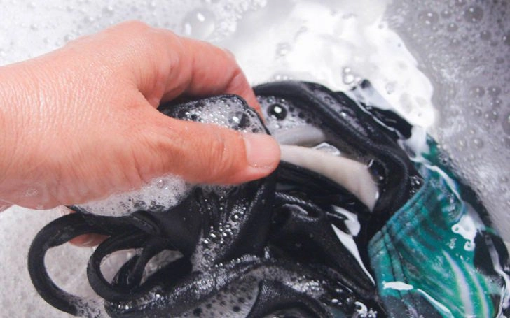 5 loại quần áo tuyệt đối không cho vào máy giặt vì không hỏng quần áo cũng nhanh hỏng máy - 2