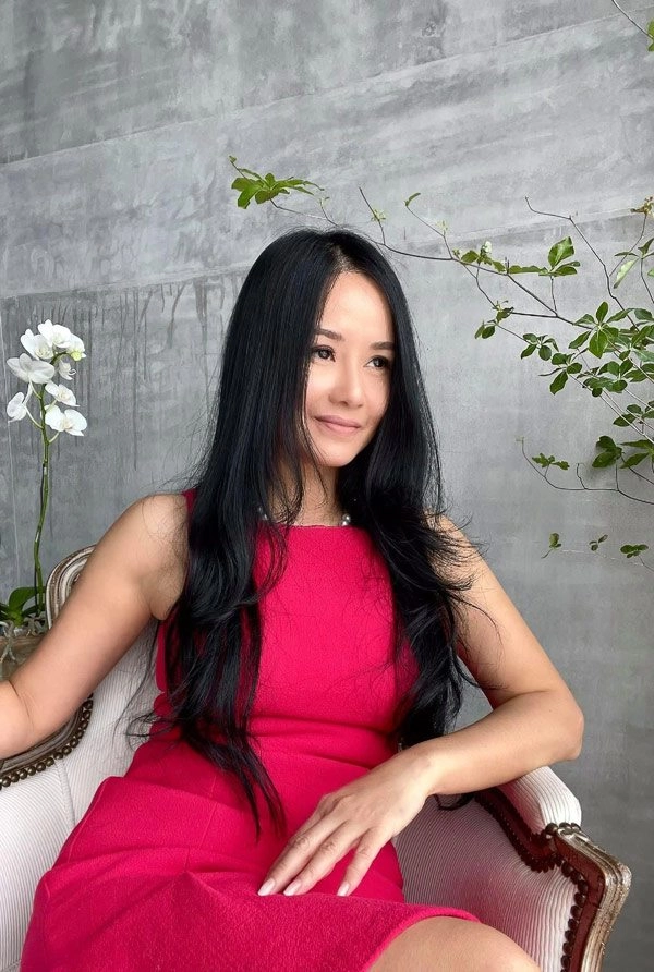 51 tuổi nhưng hồng nhung vẫn ăn mặc trẻ trung chưa từng thấy - 2