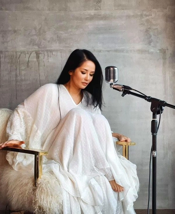 51 tuổi nhưng hồng nhung vẫn ăn mặc trẻ trung chưa từng thấy - 6