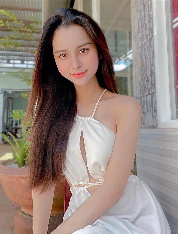 Á hậu chuyển giới đeo túi đi làm từ thiện biết giá ai nấy toát mồ hôi hột - 13