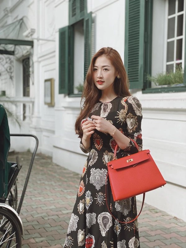 Á hậu con nhà giàu khoe khéo hàng hiệu xa xỉ ai cũng mê - 8