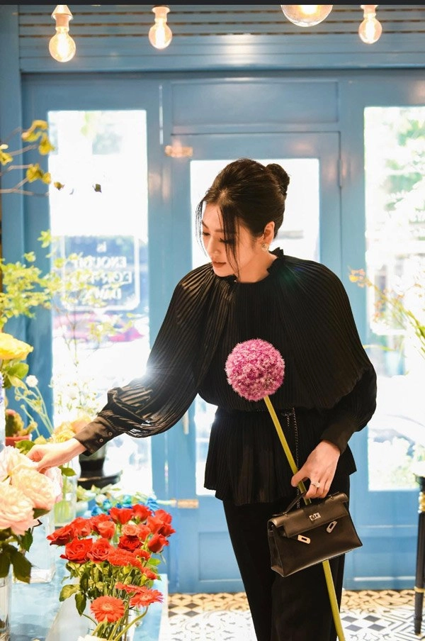 Á hậu con nhà giàu khoe khéo hàng hiệu xa xỉ ai cũng mê - 13