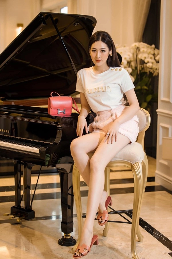 Á hậu con nhà giàu khoe khéo hàng hiệu xa xỉ ai cũng mê - 15