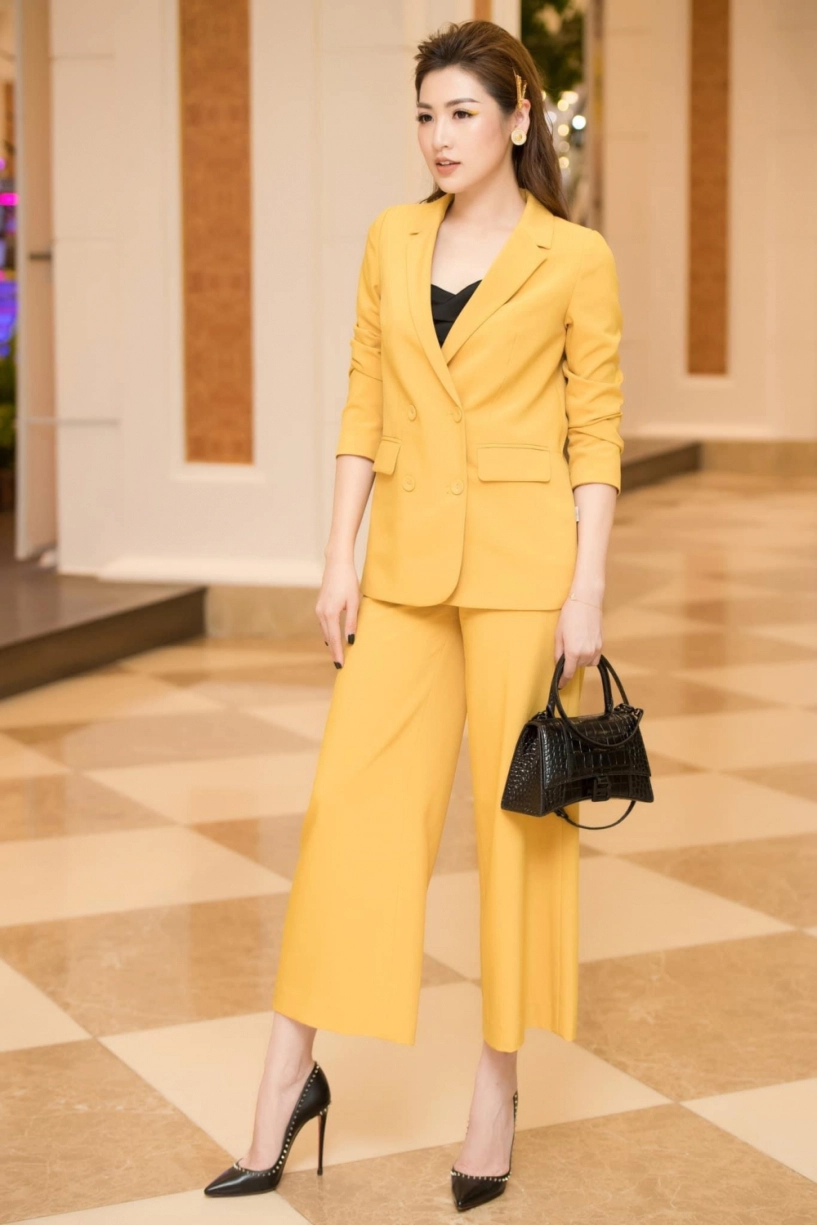 Á hậu con nhà giàu khoe khéo hàng hiệu xa xỉ ai cũng mê - 17