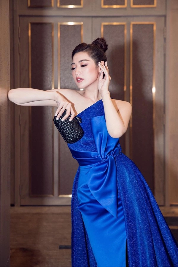 Á hậu con nhà giàu khoe khéo hàng hiệu xa xỉ ai cũng mê - 19