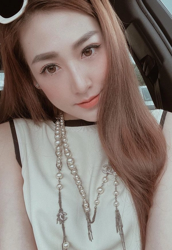 Á hậu con nhà giàu khoe khéo hàng hiệu xa xỉ ai cũng mê - 28