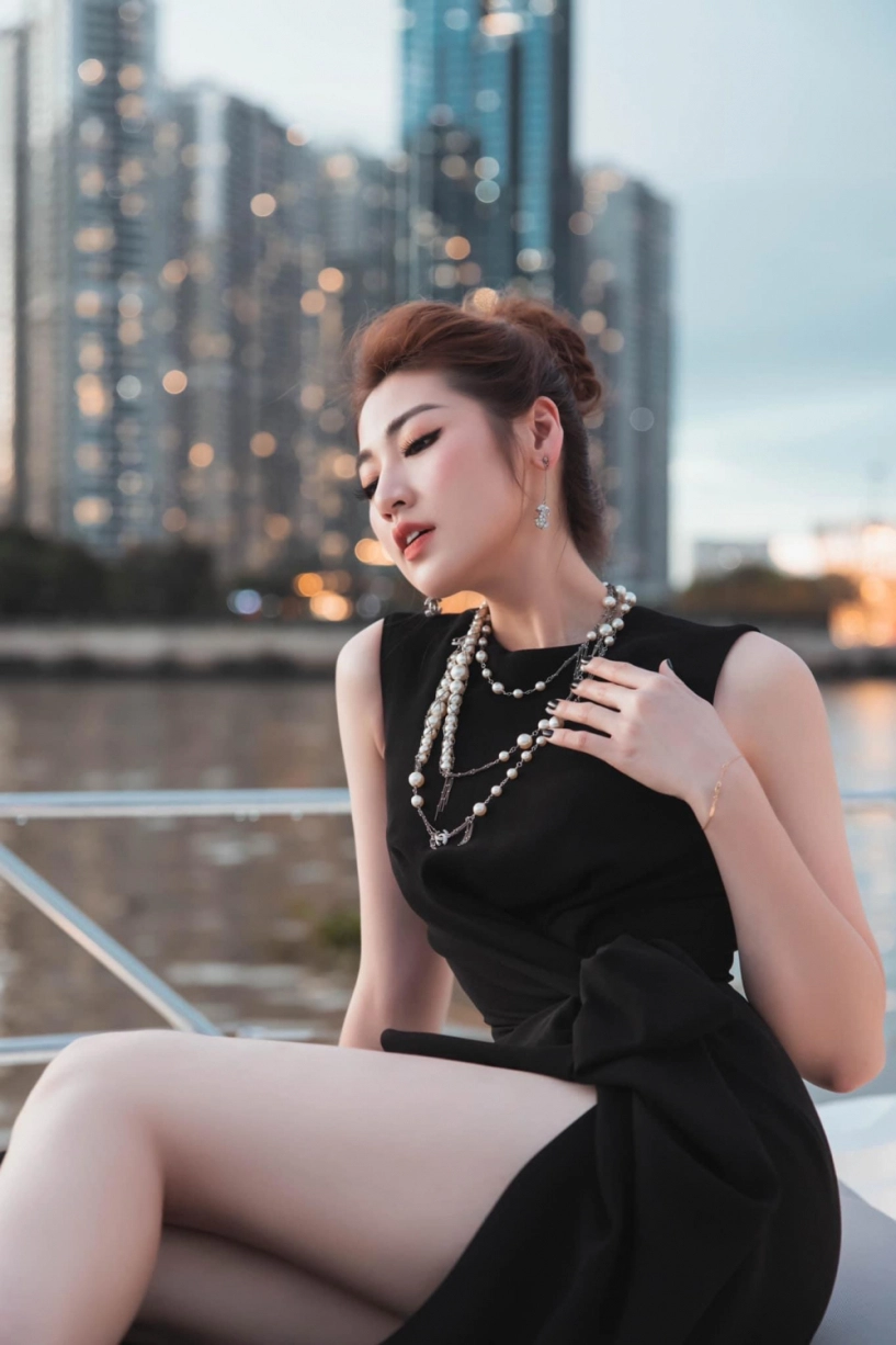 Á hậu con nhà giàu khoe khéo hàng hiệu xa xỉ ai cũng mê - 31