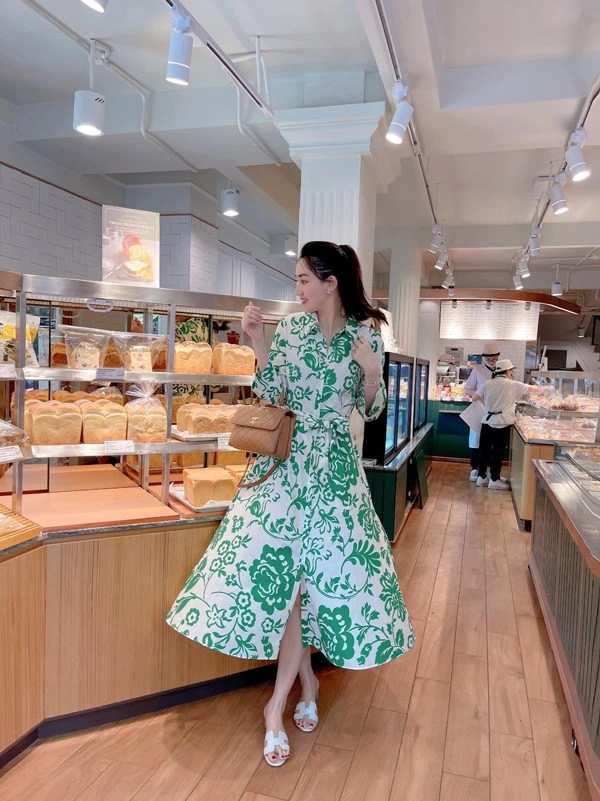 Á hậu sang giàu của vbiz ngày giãn cách xách túi 90 triệu ngồi nhà ngắm cảnh - 2