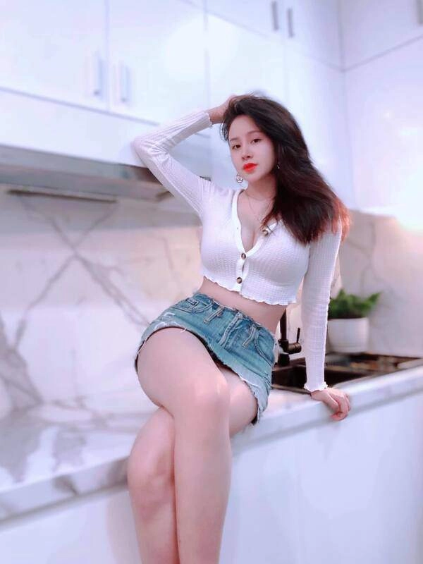 Bà tưng chứng minh chỉ cần có ba vòng phồn thực mặc áo kín như bưng vẫn thừa sexy - 2
