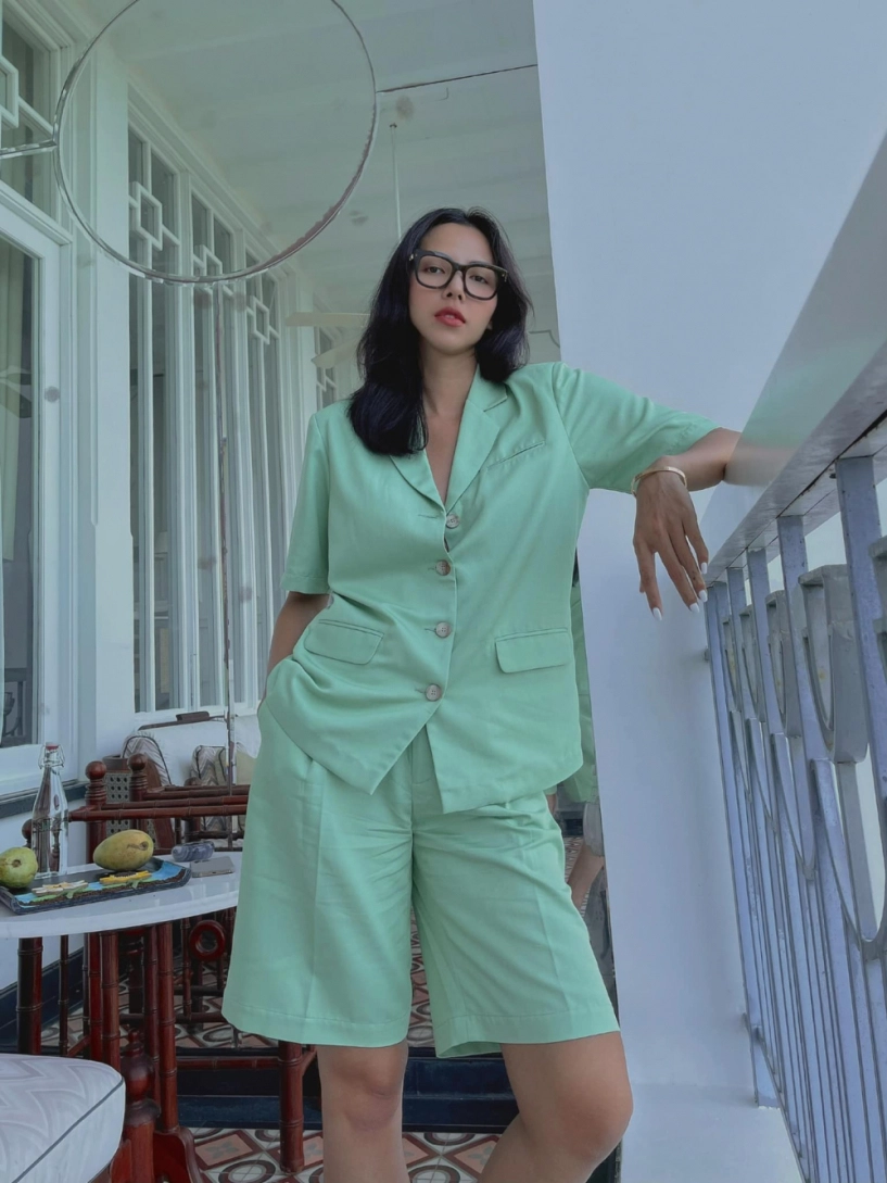 Bạn thân hoa hậu kỳ duyên khoe series xén tóc nhưng chiếc áo làm ai nấy mất tập trung - 10