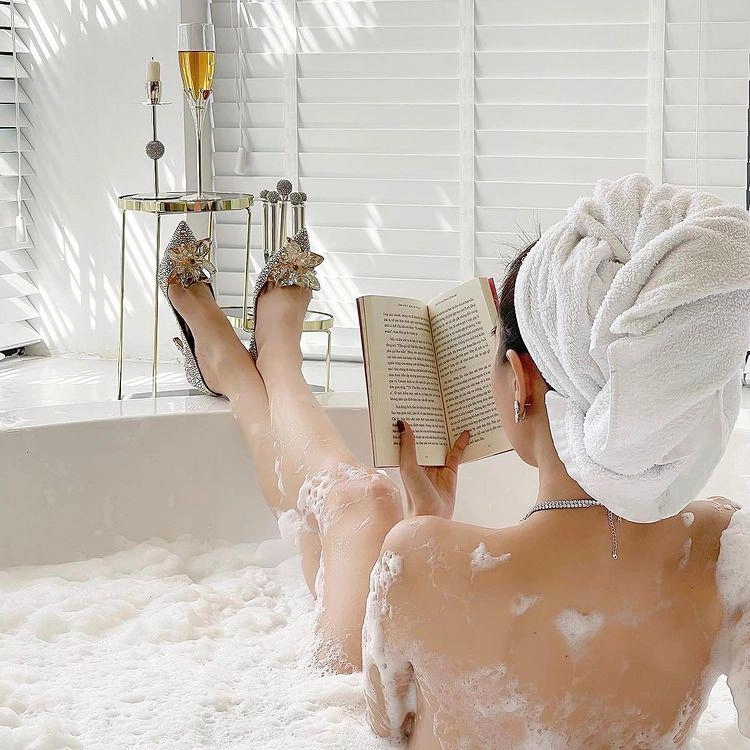 Bí ẩn đôi hài cinderella đắt đỏ ai cũng thi nhau xỏ người lên hương người đau đớn tháo bỏ - 4