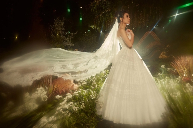 Bí ẩn đôi hài cinderella đắt đỏ ai cũng thi nhau xỏ người lên hương người đau đớn tháo bỏ - 6