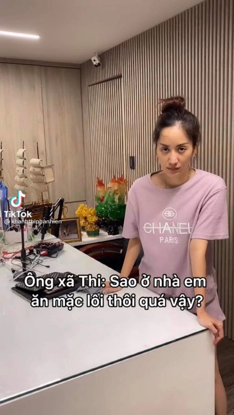 Bị chồng trẻ mắng ở nhà ăn mặc lôi thôi khánh thi đáp trả làm cđm đứng hình - 1