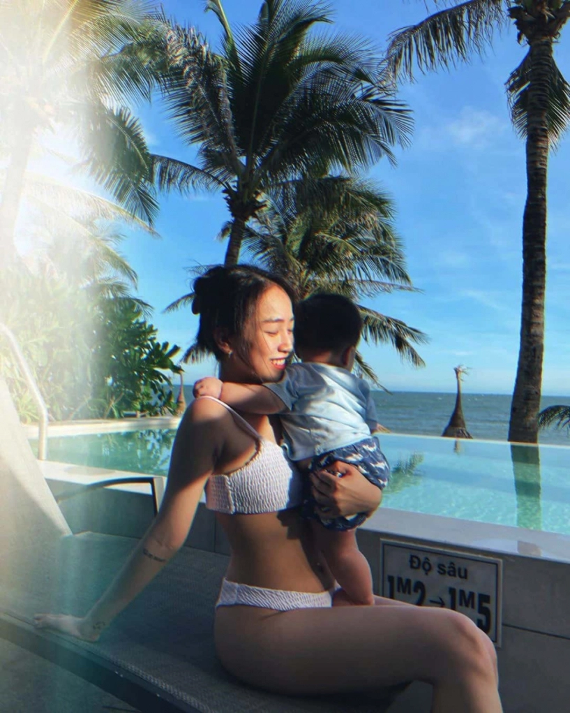 Bố mẹ là rich-kid cháu ngoại minh nhựa tròn 1 tuổi cũng đập hộp toàn áo quần đắt đỏ - 9