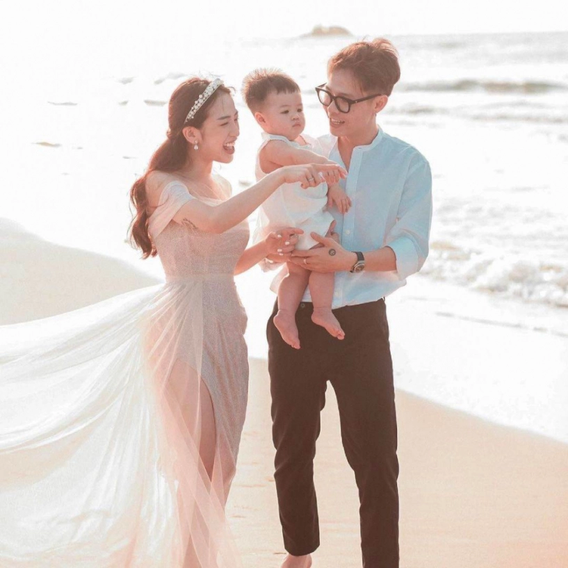 Bố mẹ là rich-kid cháu ngoại minh nhựa tròn 1 tuổi cũng đập hộp toàn áo quần đắt đỏ - 12