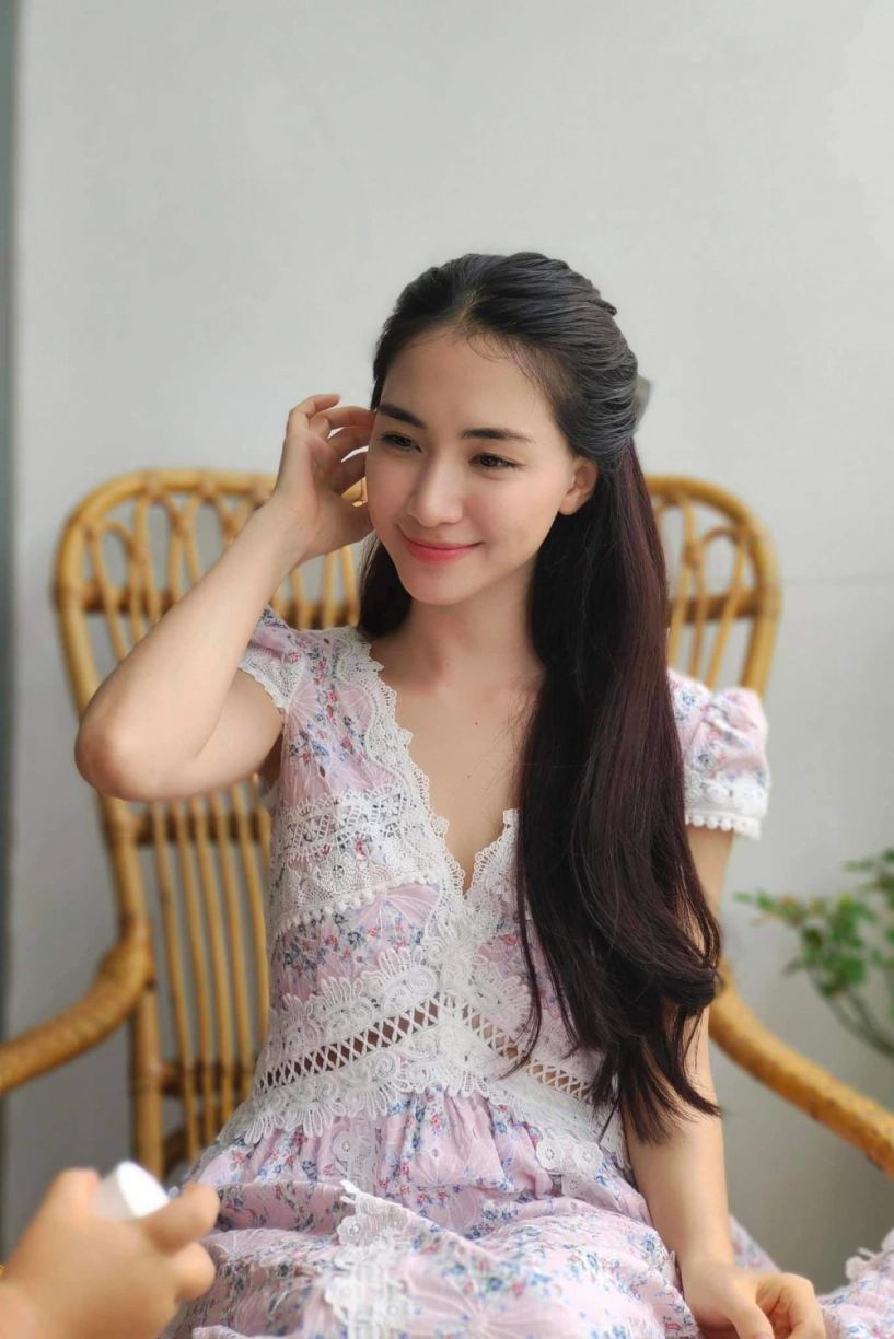 bóc chiêu hack tuổi của hoà minzy từ mẹ thành chị gái của con với 1 item - 7