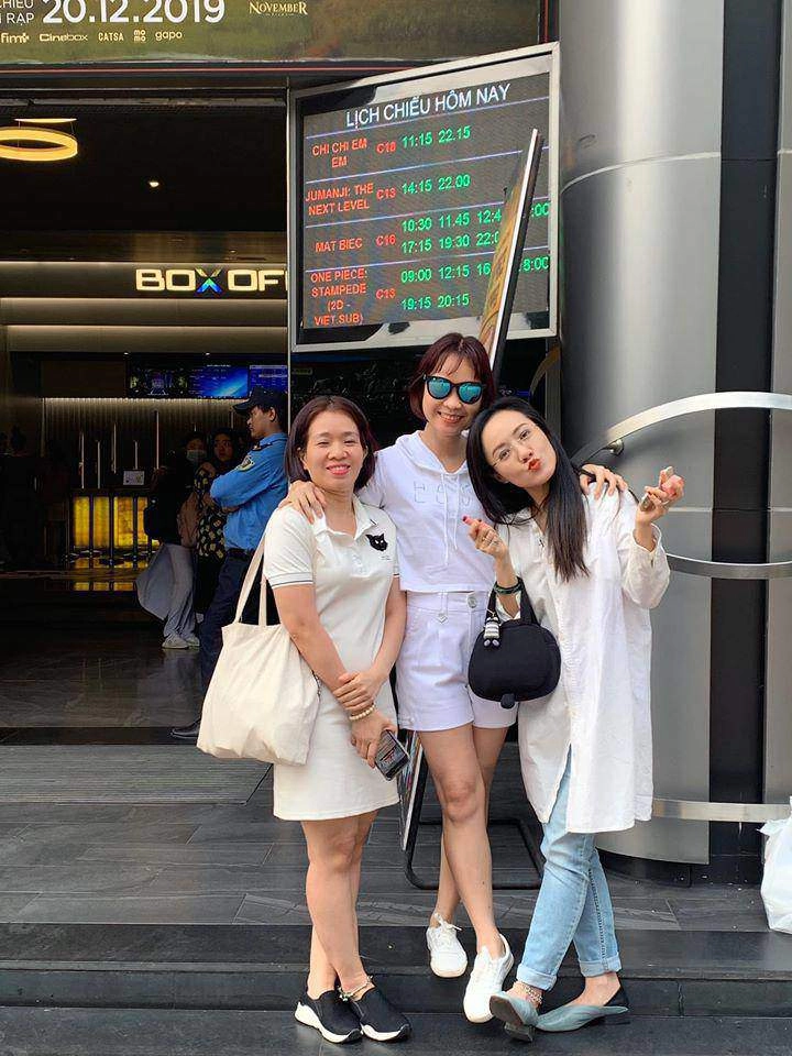 Btv hoài anh diện váy áo tựa nàng thơ bị bắt bẻ dùng món đồ kém sang - 9