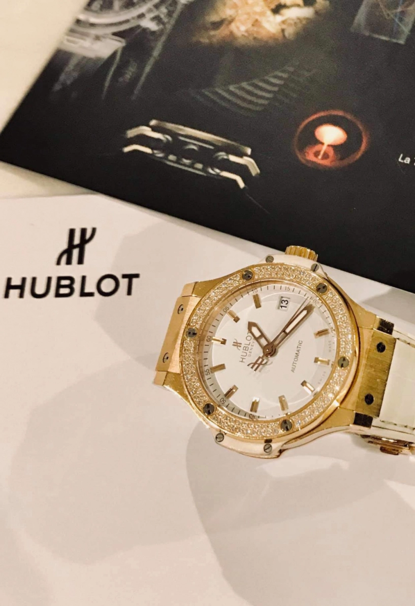 Btv ngọc trinh đấu giá đồng hồ hàng hiếm quyên góp mua máy thở - 9