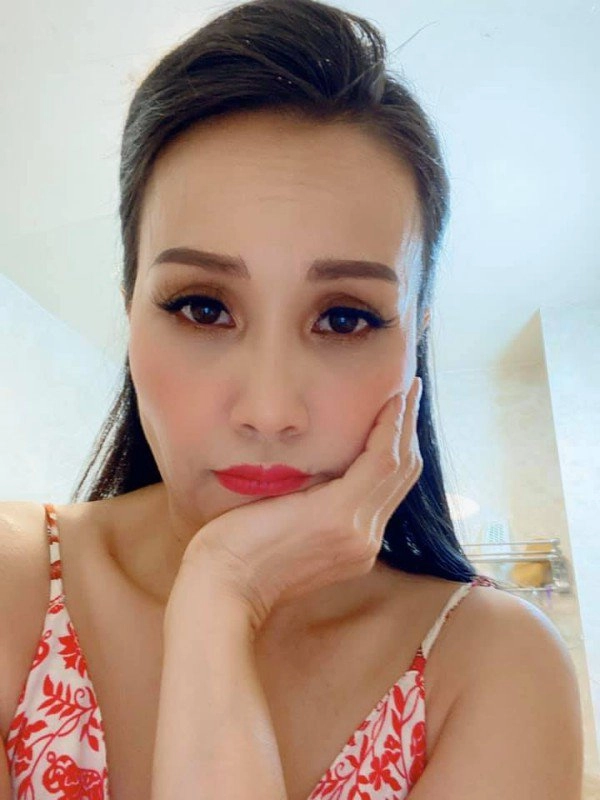 Cẩm ly lại khoe ảnh selfie dân tình chỉ biết thẫn thờ trước mặt mộc ở độ tuổi u55 - 3