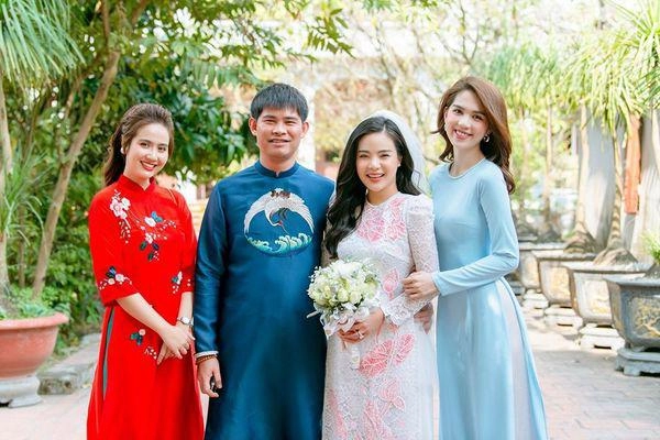 Chẳng phải hết tết là hết thời áo dài hậu mặc du xuân còn diện đi muôn nơi - 3