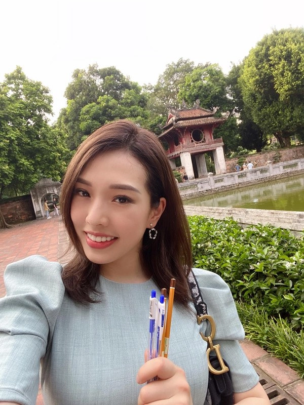 Chị gái á hậu phương nga vừa đẹp lại sang xách túi hiệu nhiều hơn em gái - 14