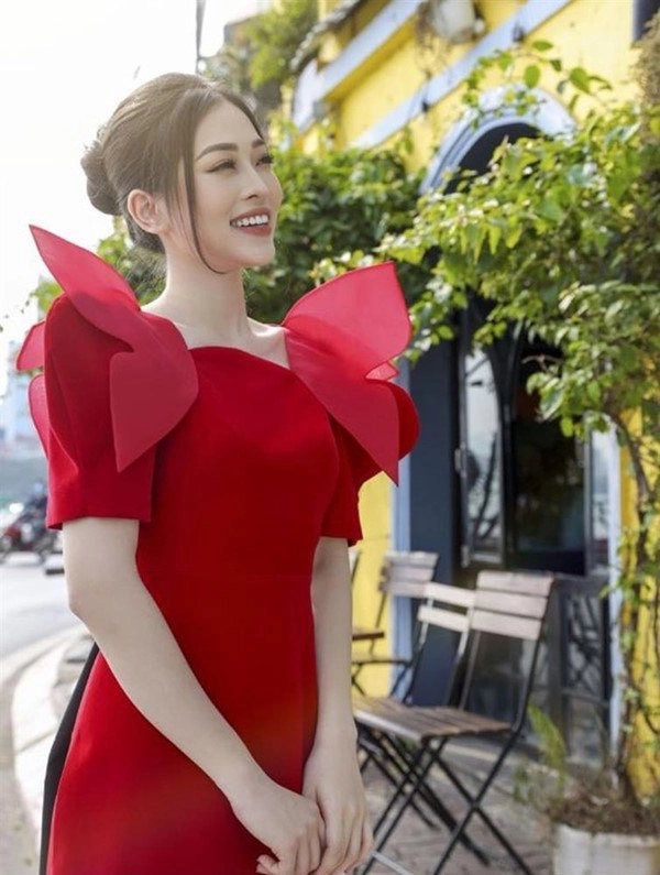 Chiếc áo dài lạ kỳ ai diện vào đều một bước đăng quang hoa hậu - 19