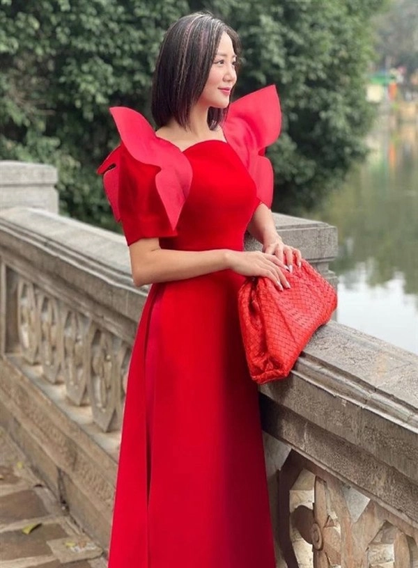 Chiếc áo dài lạ kỳ ai diện vào đều một bước đăng quang hoa hậu - 20